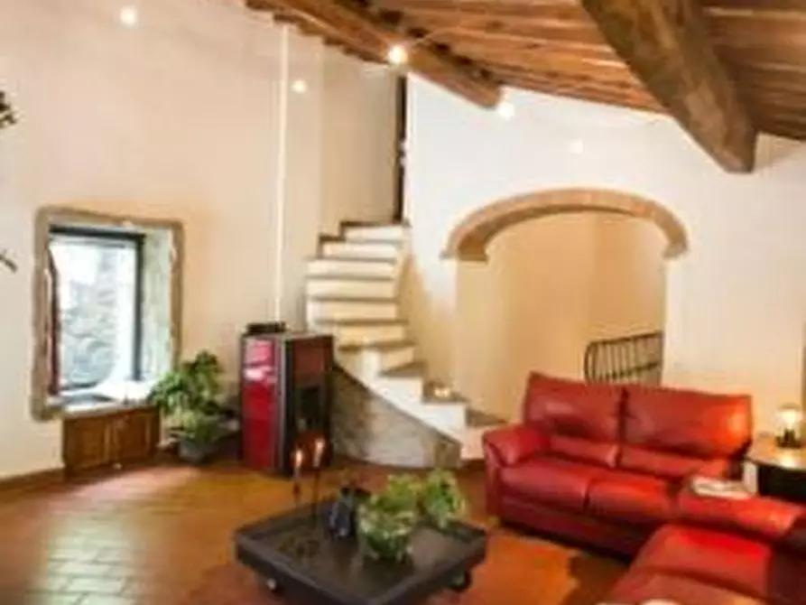 Immagine 18 di Casa colonica in vendita  a Vinci