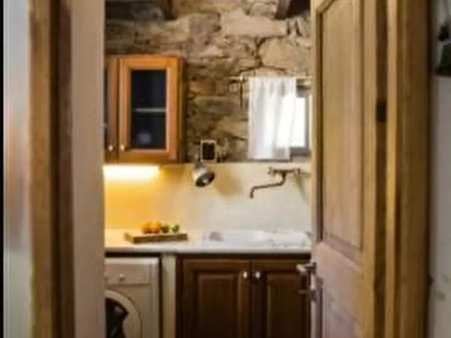 Immagine 15 di Casa colonica in vendita  a Vinci