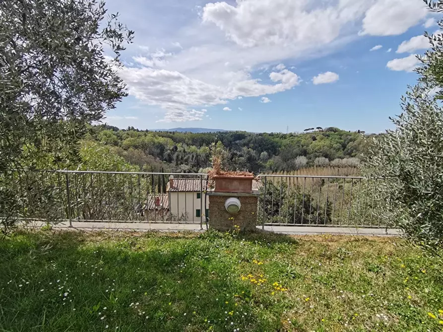 Immagine 3 di Villa in vendita  a Pontedera