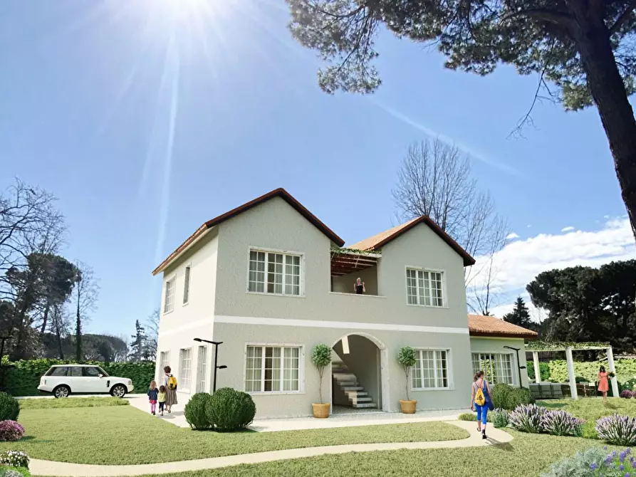 Immagine 2 di Villa in vendita  a Massa