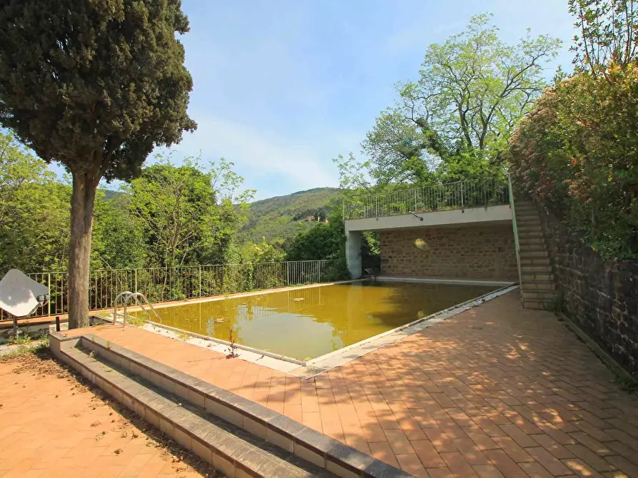 Immagine 31 di Casa colonica in vendita  a Vinci