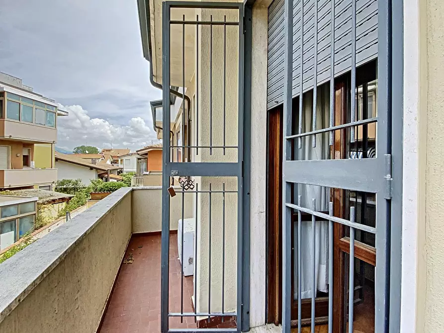 Immagine 14 di Villetta a schiera in vendita  a Viareggio