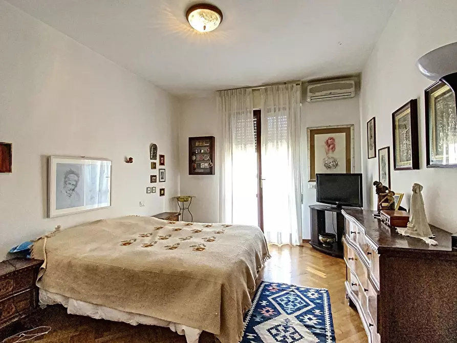 Immagine 10 di Villetta a schiera in vendita  a Viareggio