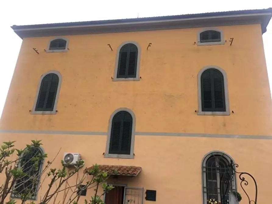 Immagine 2 di Villa in vendita  a Cascina