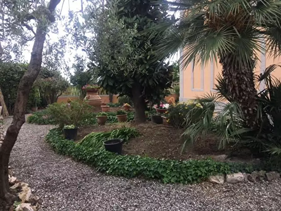 Immagine 3 di Villa in vendita  a Cascina