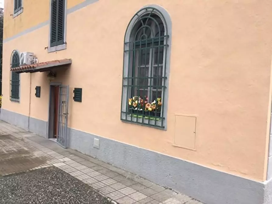 Immagine 1 di Villa in vendita  a Cascina