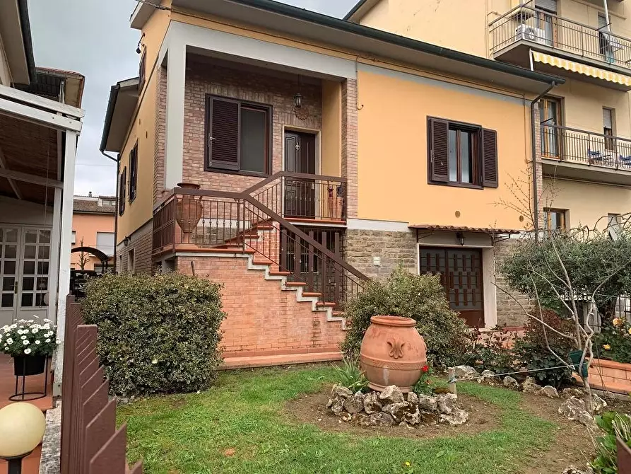 Immagine 1 di Villa in vendita  a Certaldo