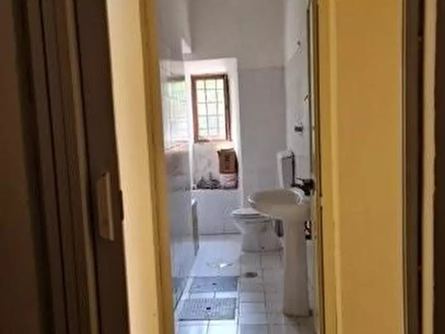 Immagine 5 di Locale commerciale in affitto  a San Giuliano Terme