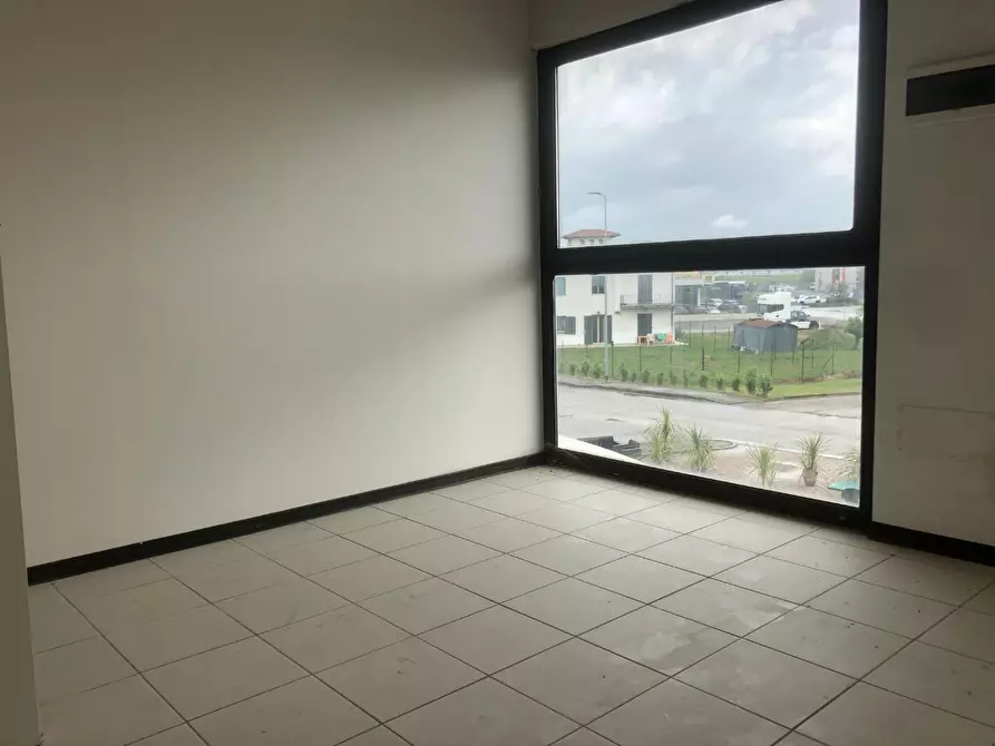 Immagine 4 di Ufficio in vendita  a Altopascio