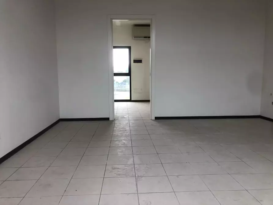 Immagine 2 di Ufficio in vendita  a Altopascio