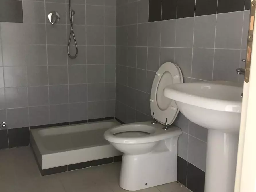 Immagine 5 di Ufficio in vendita  a Altopascio