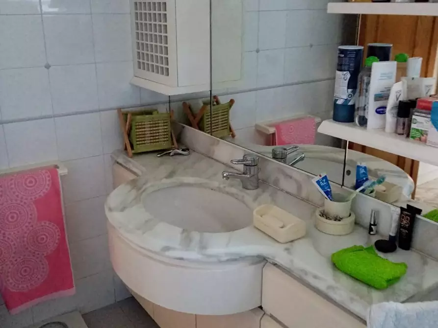 Immagine 27 di Villa in vendita  a Carrara