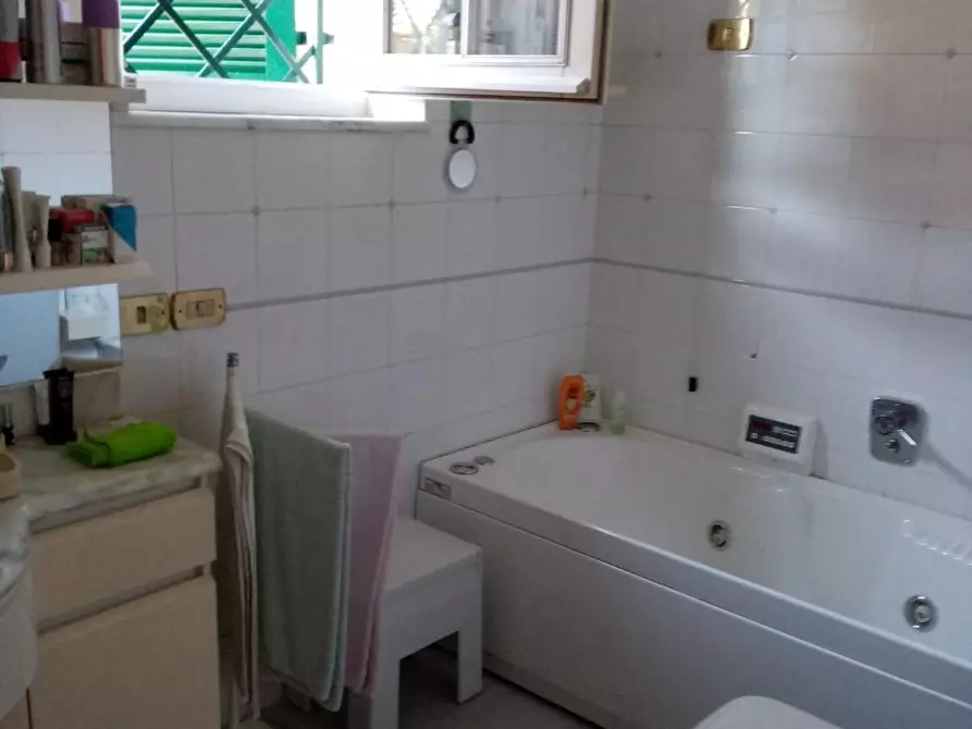 Immagine 23 di Villa in vendita  a Carrara