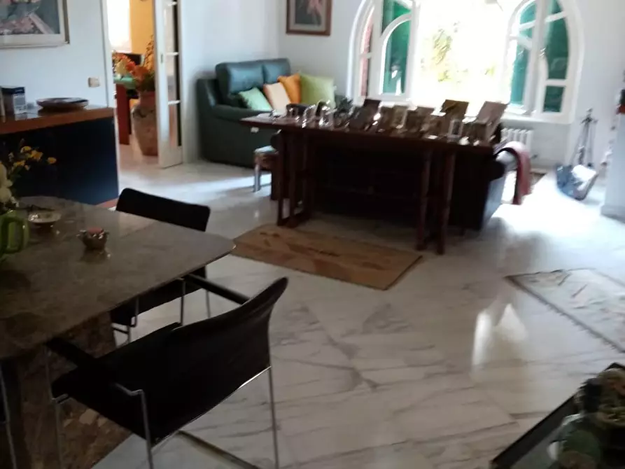 Immagine 8 di Villa in vendita  a Carrara