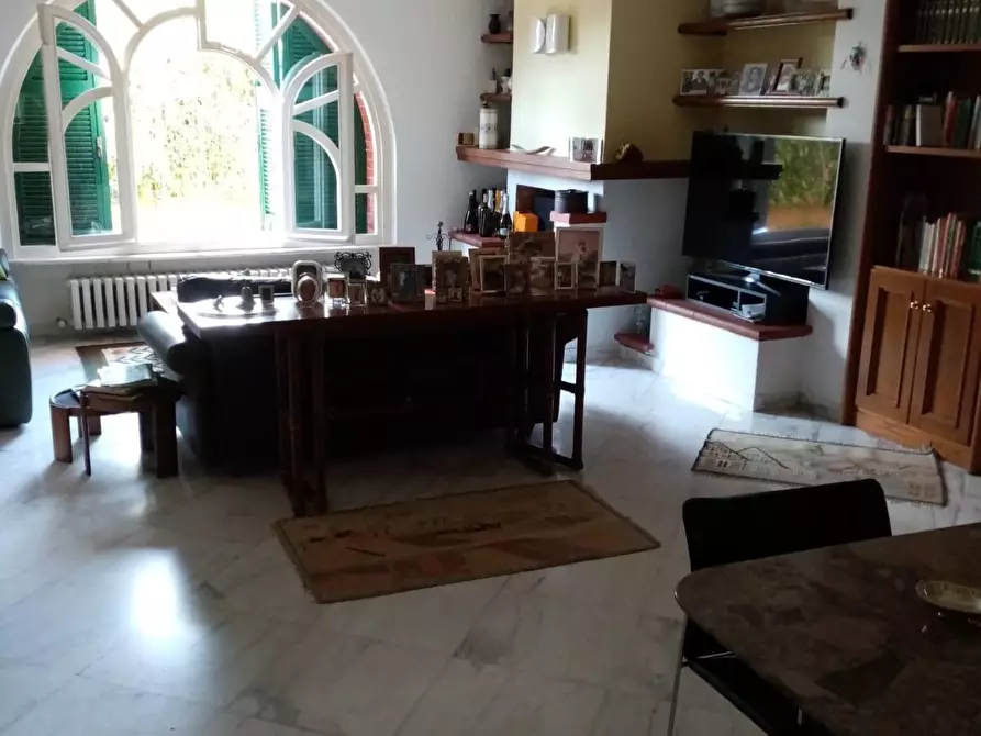 Immagine 7 di Villa in vendita  a Carrara