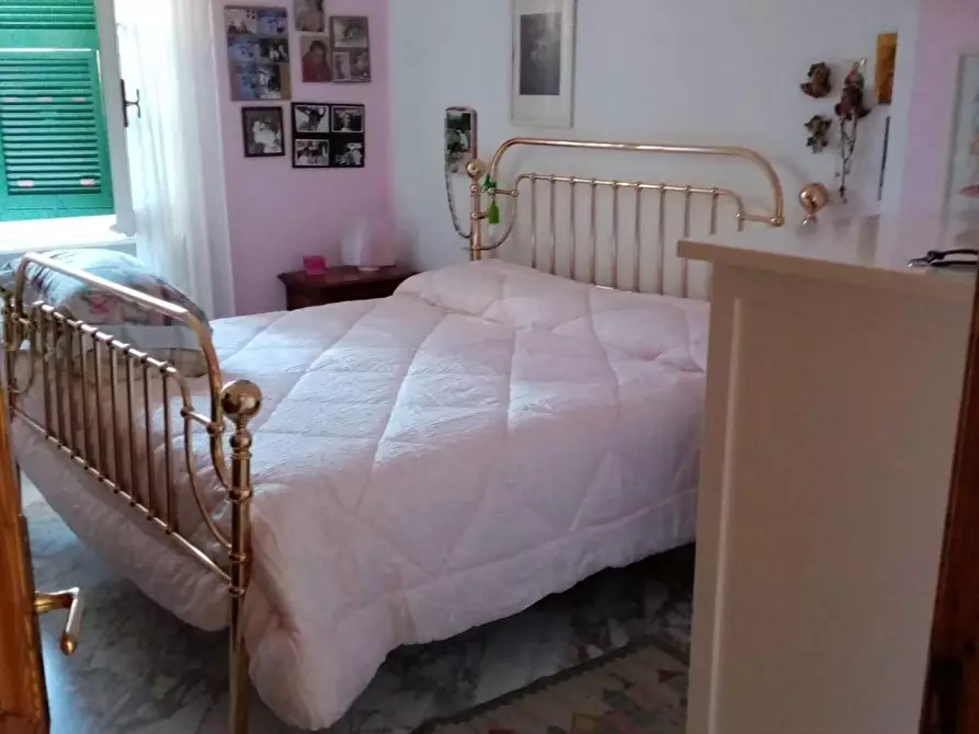 Immagine 18 di Villa in vendita  a Carrara