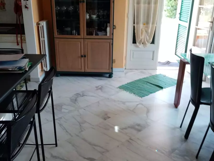 Immagine 11 di Villa in vendita  a Carrara