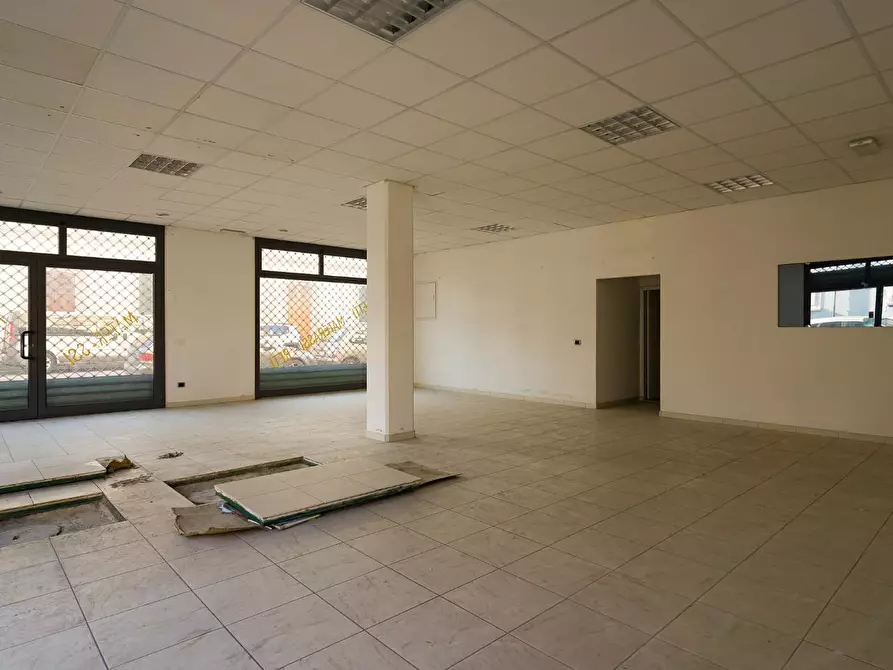 Immagine 2 di Locale commerciale in affitto  a Empoli