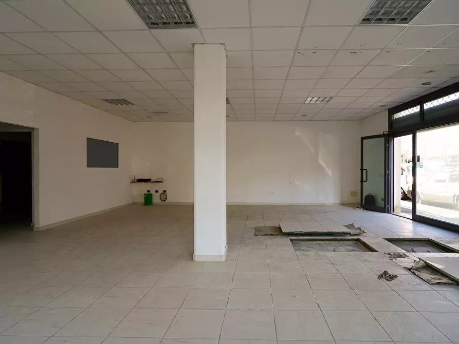Immagine 7 di Locale commerciale in affitto  a Empoli