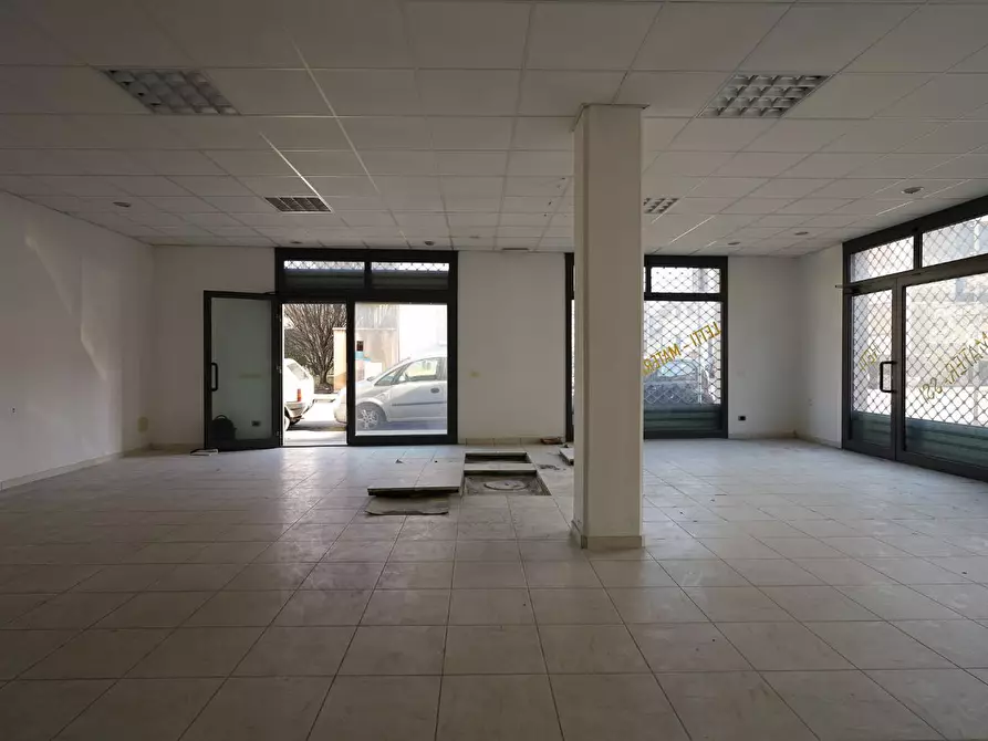 Immagine 3 di Locale commerciale in affitto  a Empoli