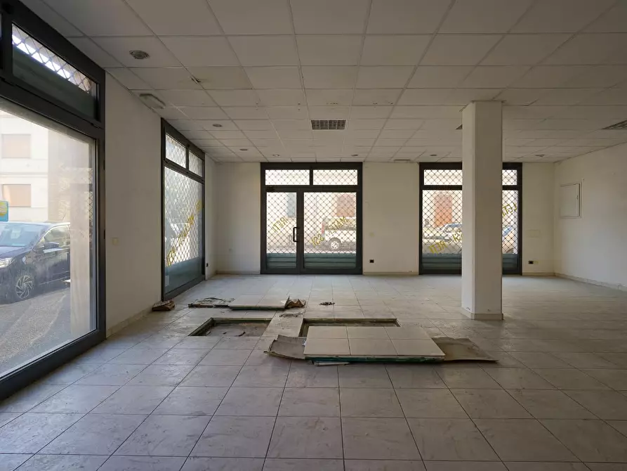Immagine 1 di Locale commerciale in affitto  a Empoli