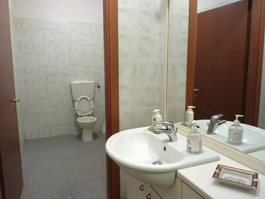 Immagine 13 di Ufficio in affitto  a Empoli