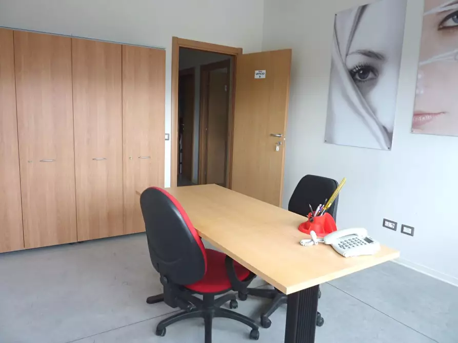 Immagine 8 di Ufficio in affitto  a Empoli