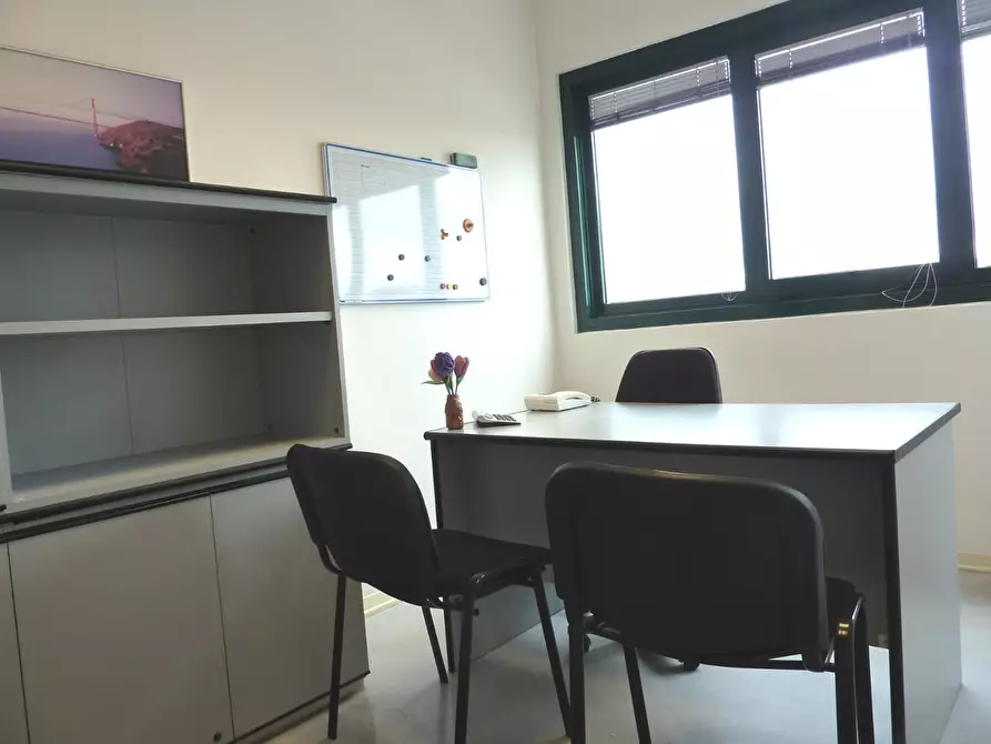 Immagine 5 di Ufficio in affitto  a Empoli