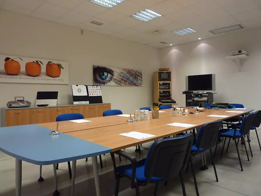 Immagine 11 di Ufficio in affitto  a Empoli