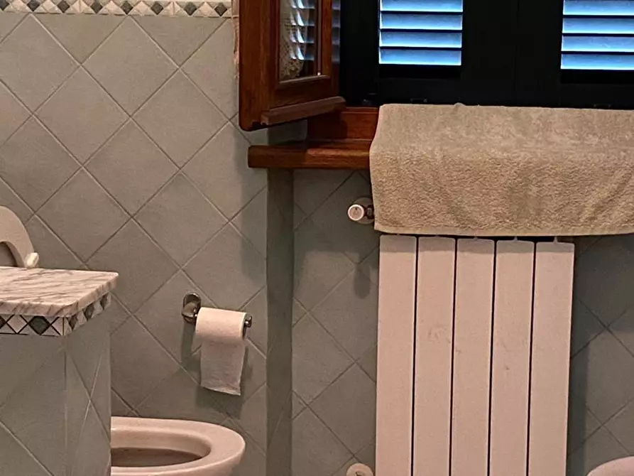 Immagine 7 di Villa in vendita  a Carrara