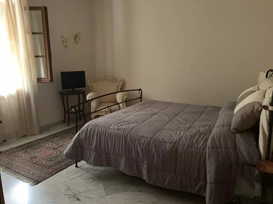 Immagine 10 di Villa in vendita  a Carrara