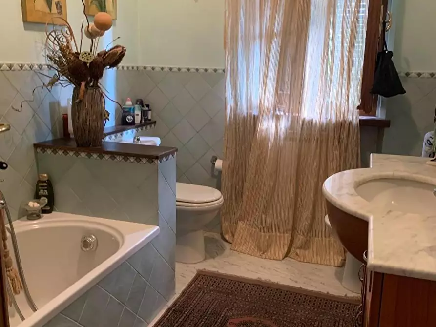 Immagine 9 di Villa in vendita  a Carrara