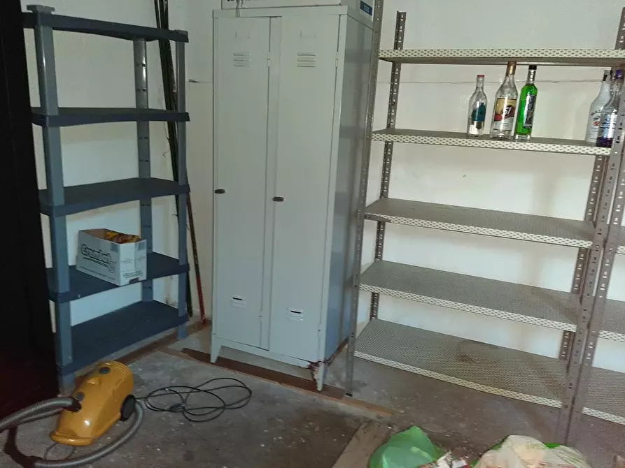 Immagine 5 di Locale commerciale in affitto  a Terricciola