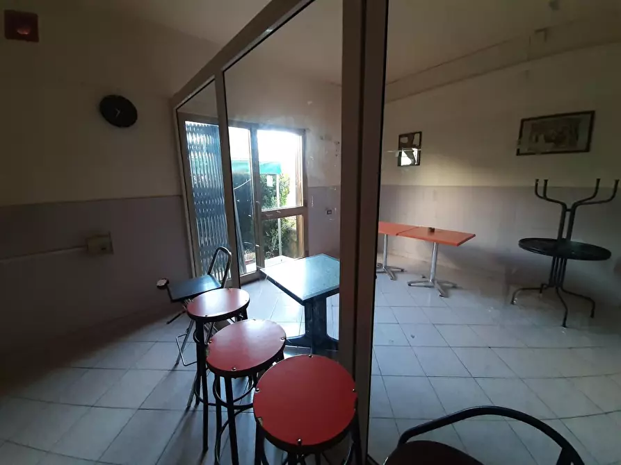 Immagine 4 di Locale commerciale in affitto  a Terricciola