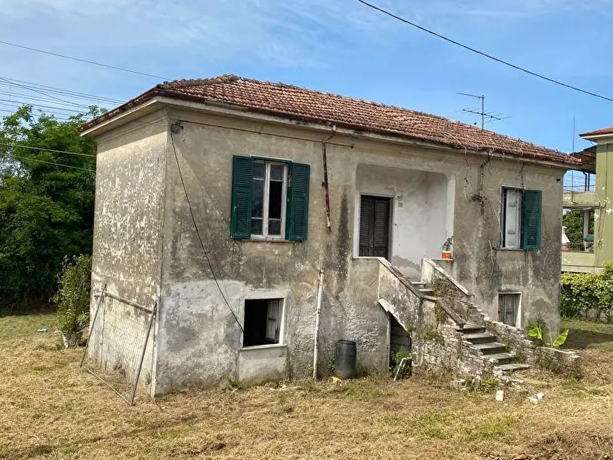 Immagine 1 di Casa indipendente in vendita  a Carrara