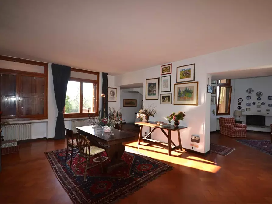 Immagine 7 di Villa in vendita  a Siena