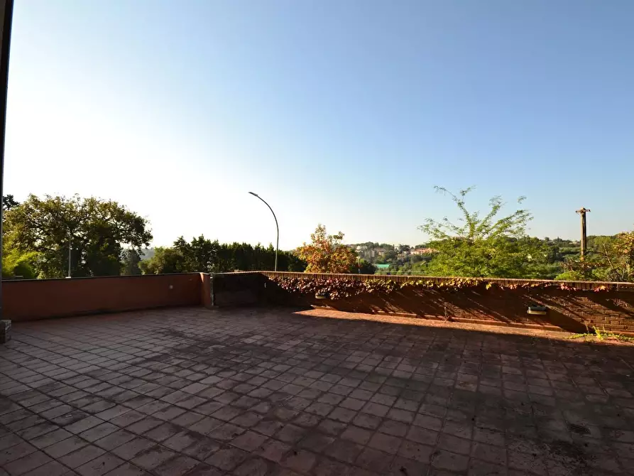 Immagine 11 di Villa in vendita  a Siena