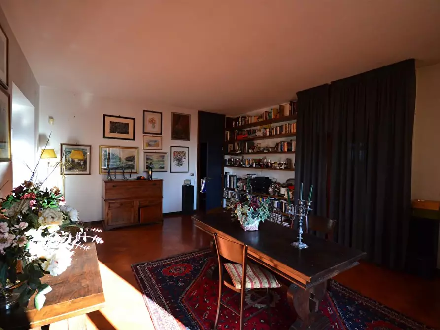 Immagine 8 di Villa in vendita  a Siena