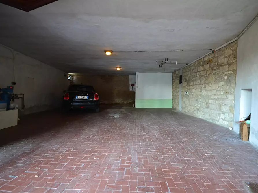 Immagine 9 di Villa in vendita  a Siena