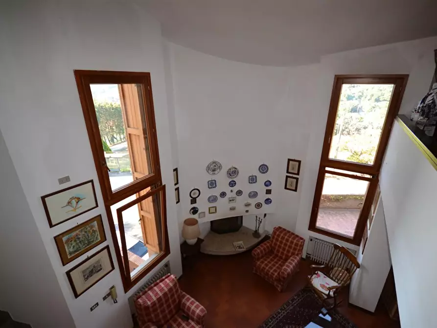 Immagine 2 di Villa in vendita  a Siena