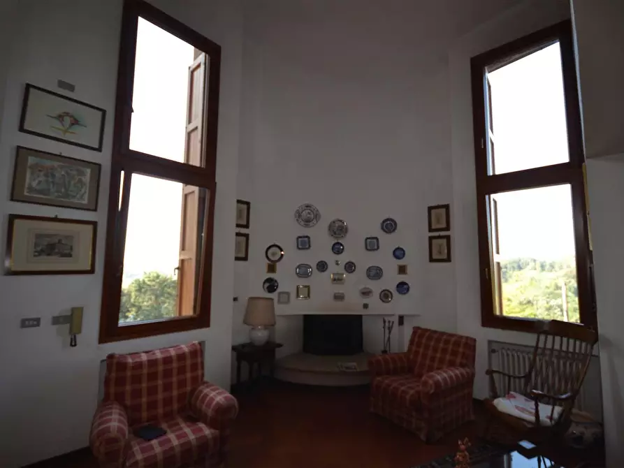 Immagine 6 di Villa in vendita  a Siena
