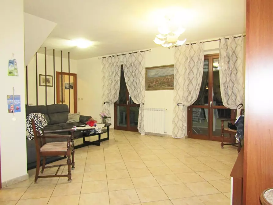 Immagine 3 di Porzione di casa in vendita  a Carrara