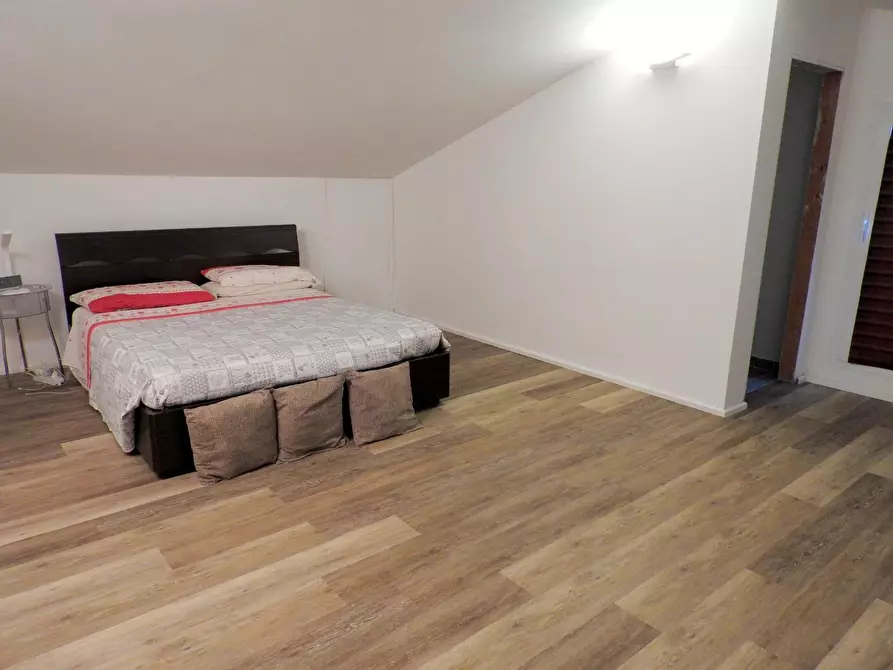 Immagine 9 di Appartamento in vendita  a Cecina