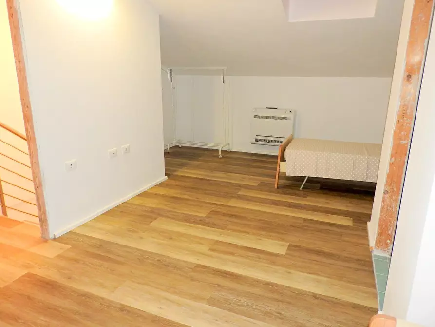 Immagine 11 di Appartamento in vendita  a Cecina