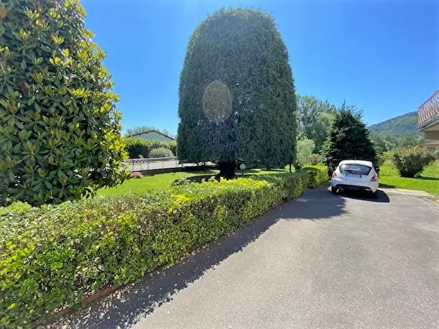 Immagine 42 di Casa bifamiliare in vendita  a Lucca