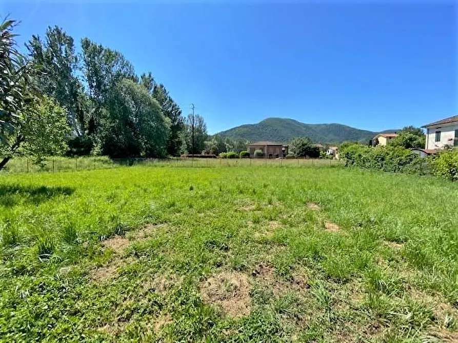 Immagine 36 di Casa bifamiliare in vendita  a Lucca