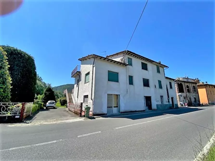 Immagine 41 di Casa bifamiliare in vendita  a Lucca