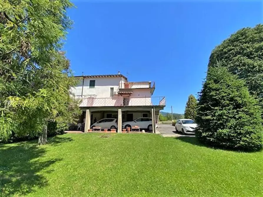Immagine 37 di Casa bifamiliare in vendita  a Lucca