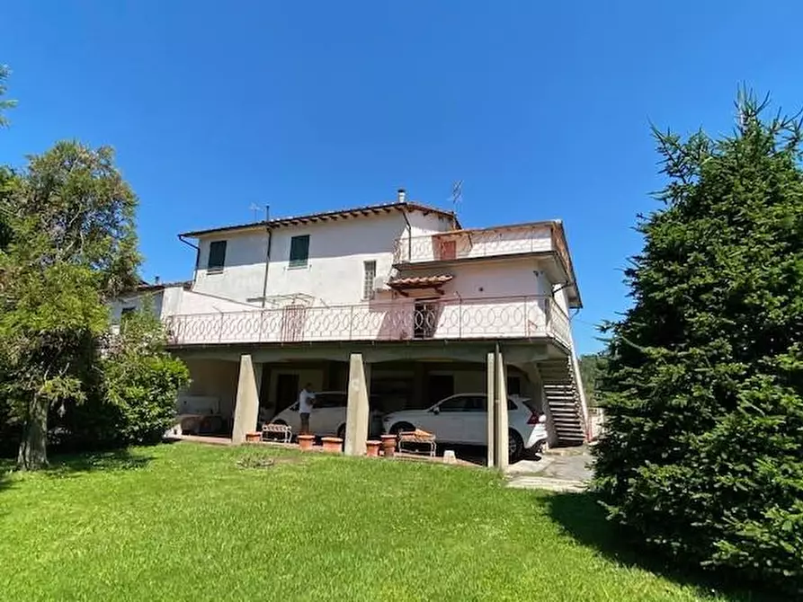 Immagine 38 di Casa bifamiliare in vendita  a Lucca