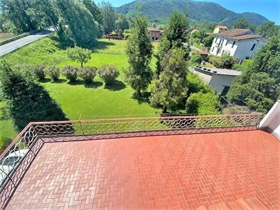 Immagine 28 di Casa bifamiliare in vendita  a Lucca